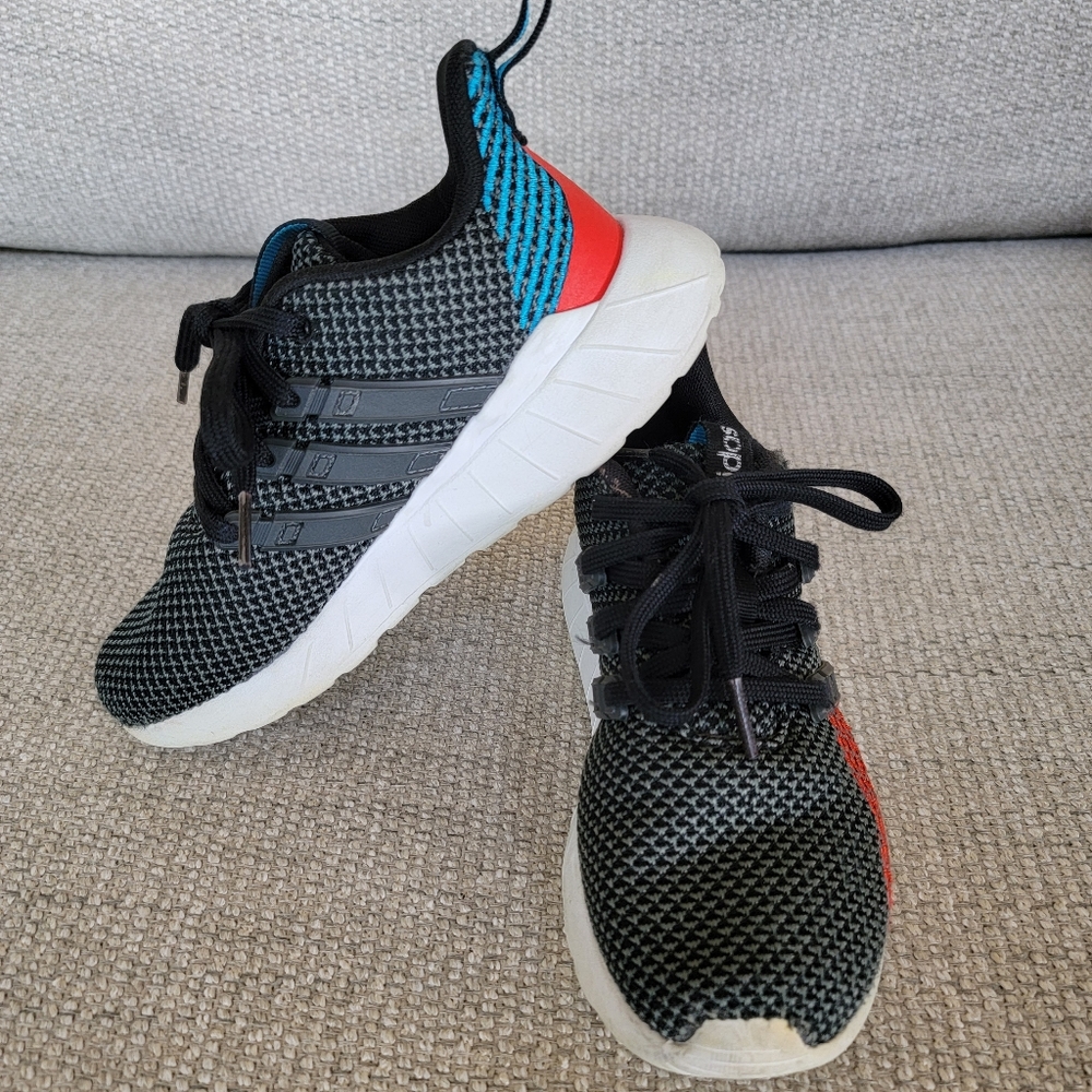 Adidas tennis shoes - boys